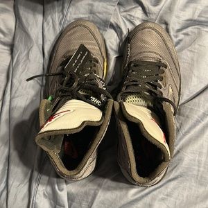 Great condition size 12 off white no box